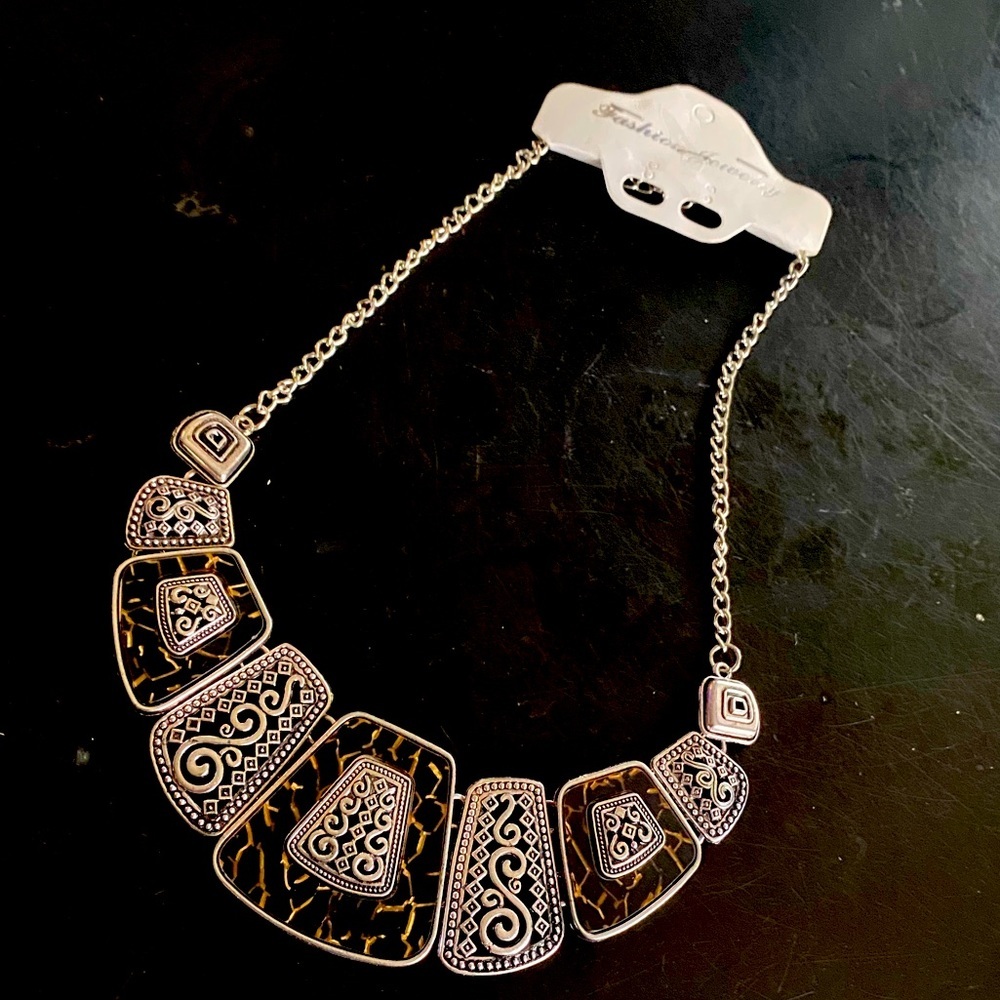 Rhinestone and stone statement Necklace NWT